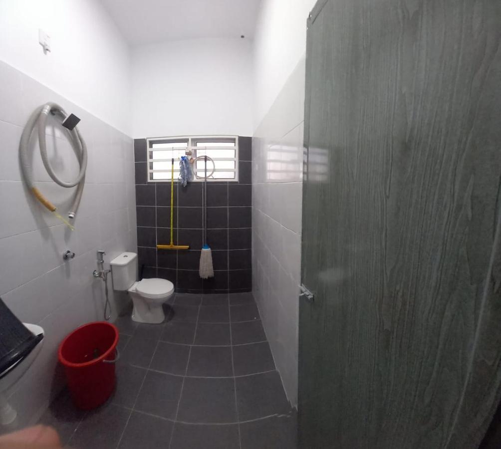 Homestay D'Mama Ifor Muslimi Танджунґ-Малім Екстер'єр фото