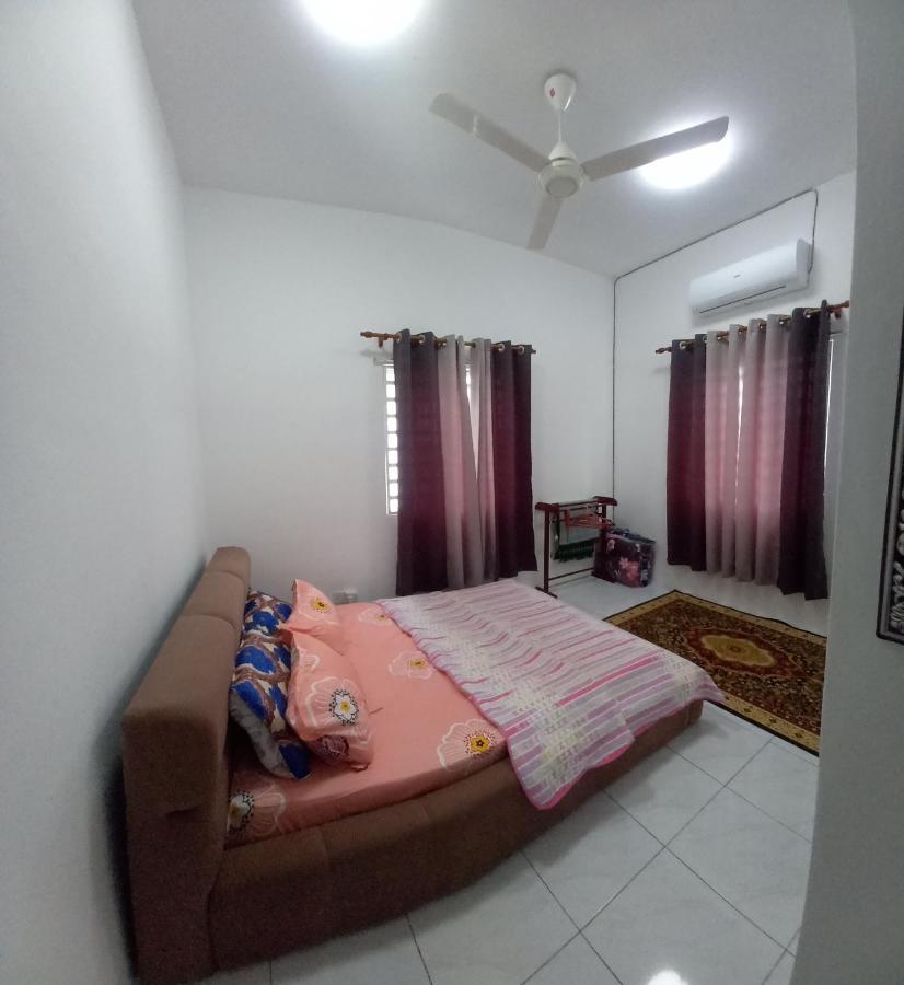 Homestay D'Mama Ifor Muslimi Танджунґ-Малім Екстер'єр фото