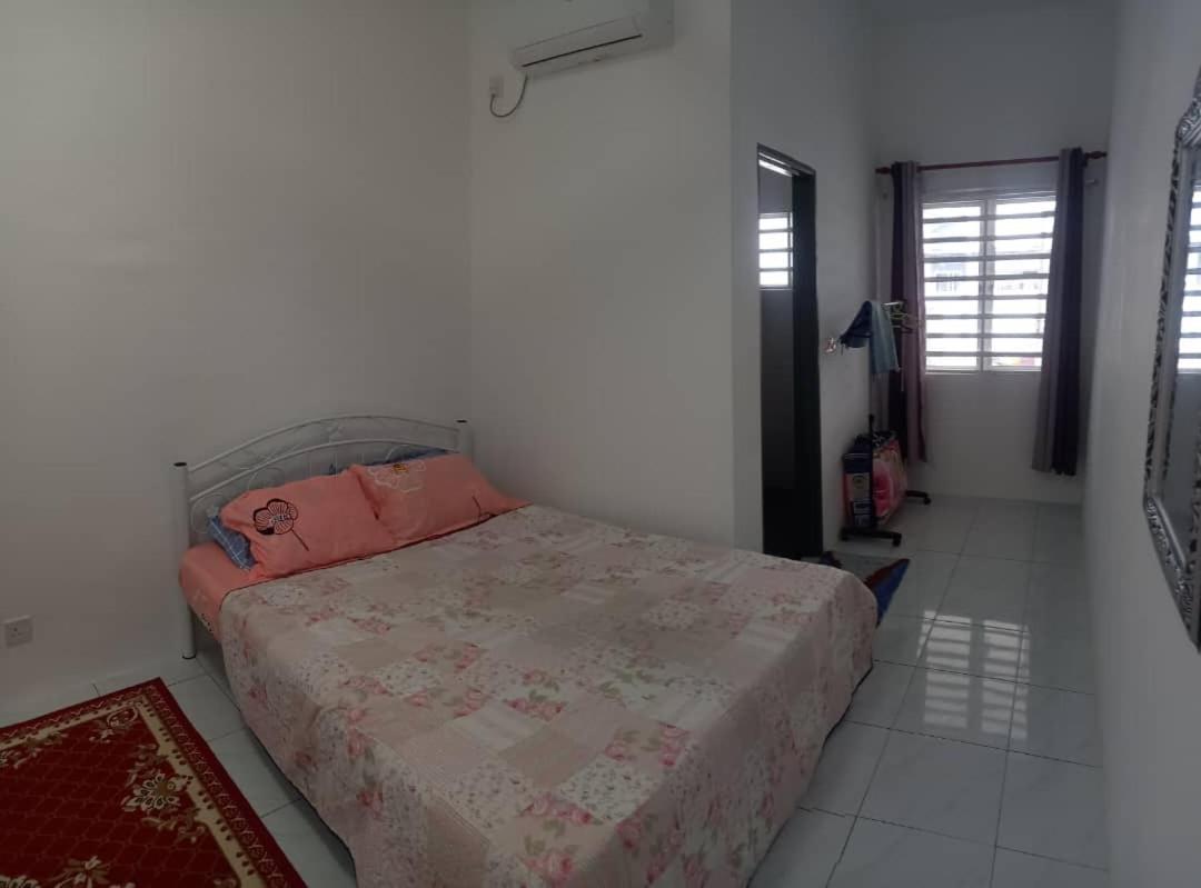 Homestay D'Mama Ifor Muslimi Танджунґ-Малім Екстер'єр фото