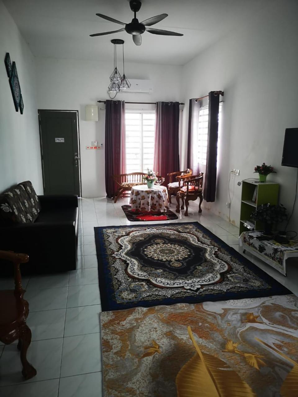 Homestay D'Mama Ifor Muslimi Танджунґ-Малім Номер фото